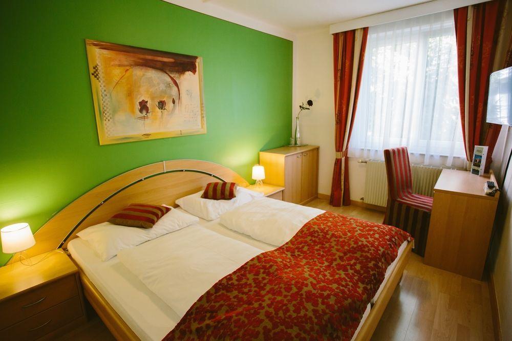 Ferienhotel Woerthersee เพิร์ทชาค อัม เวิร์ทเทอร์ซี ภายนอก รูปภาพ