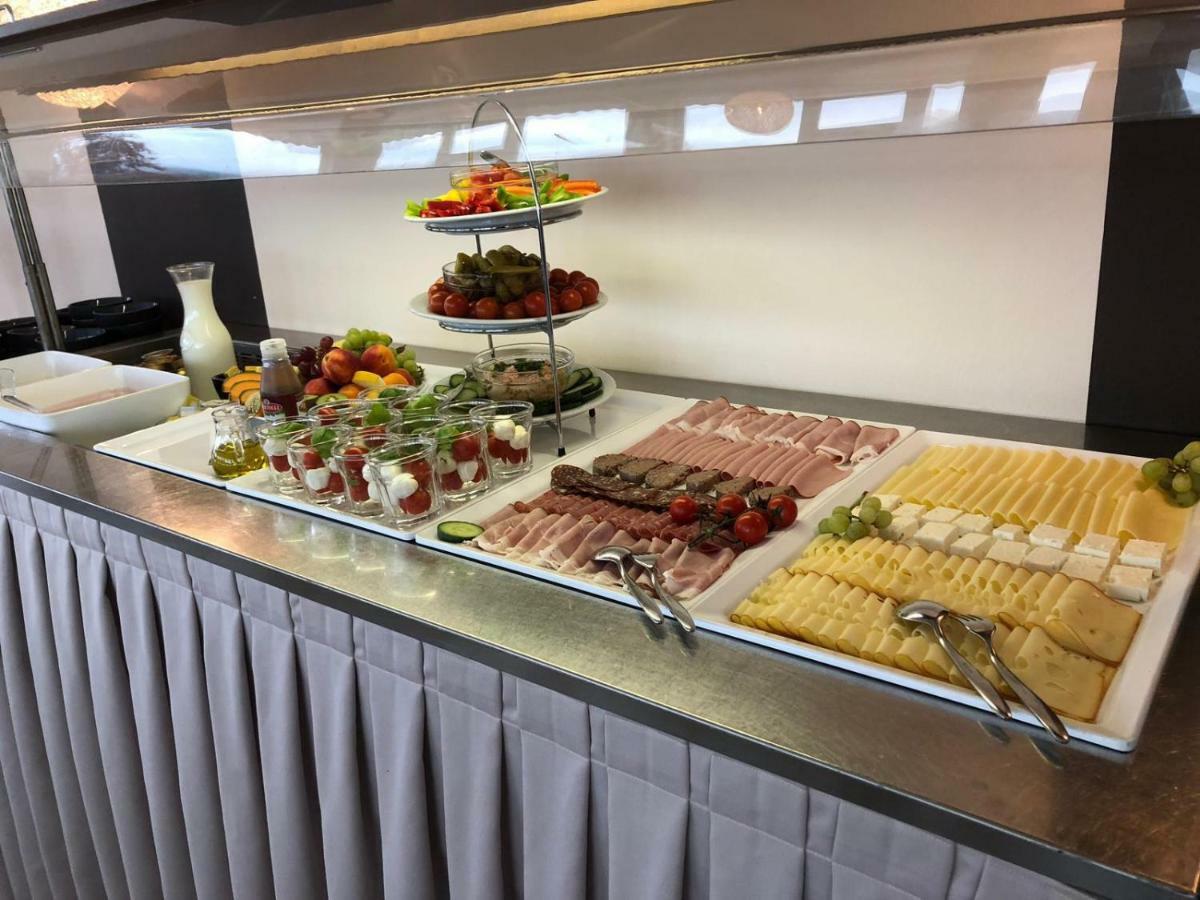 Ferienhotel Woerthersee เพิร์ทชาค อัม เวิร์ทเทอร์ซี ภายนอก รูปภาพ
